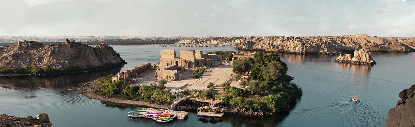 L'isola e il tempio di Philae vicino ad Assuan